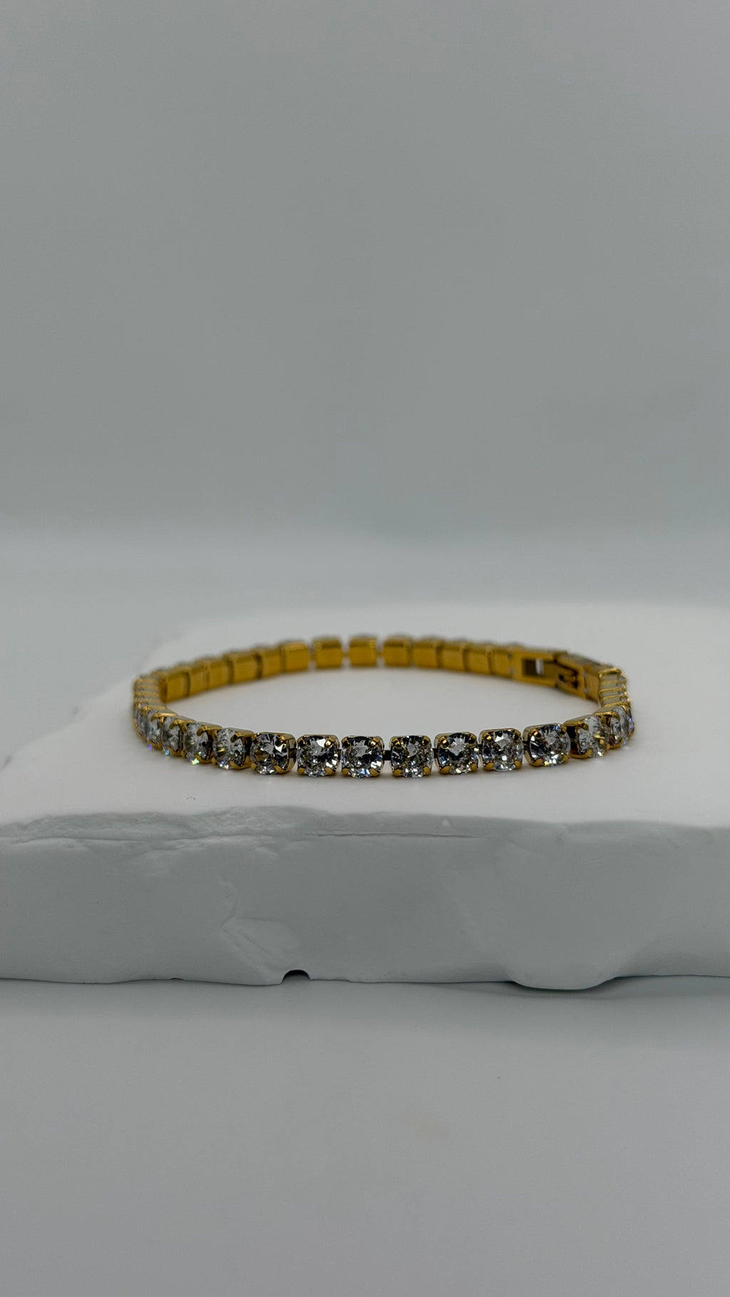 Deluxe Gold Tennis Bracelet